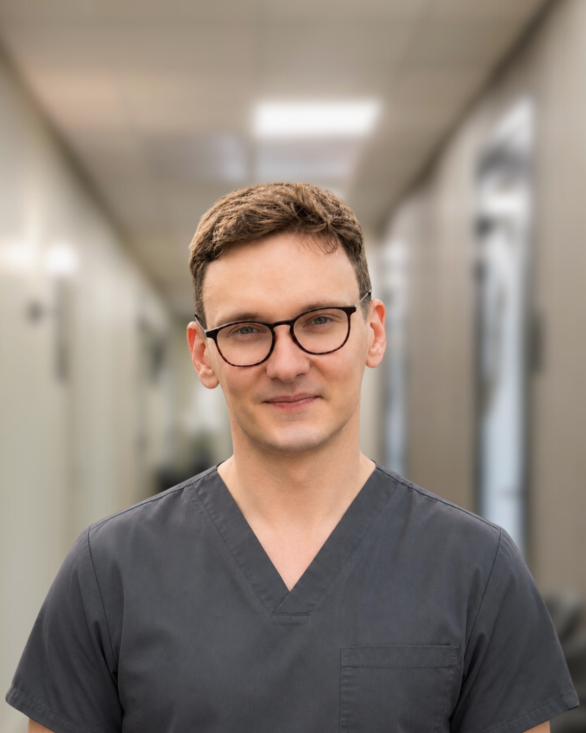 Ķirurgs Jevgēnijs Demičevs - ārsta portrets MedicalBridge Clinic