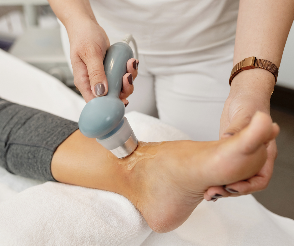 Fonoforēzes terapija ar ultraskaņu MedicalBridge Clinic fizikālās terapijas kabinetā